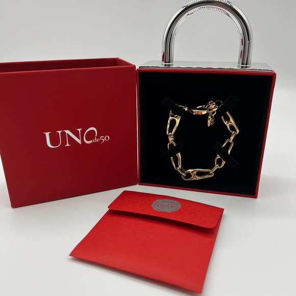 Uno de 50 Connected Gold Plated Paper clip Bracelet - Picture 1 of 6